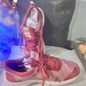 Nike Flex Women’s Sneakers – Size 6